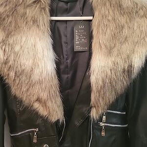 Elegant Black Faux Leather Jacket with Faux Fur Collar